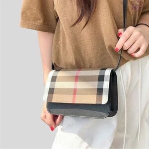 Burberry HOUSE CHECK BLACK CALFSKIN LEATHER MADISON FLAP
CROSSBODY